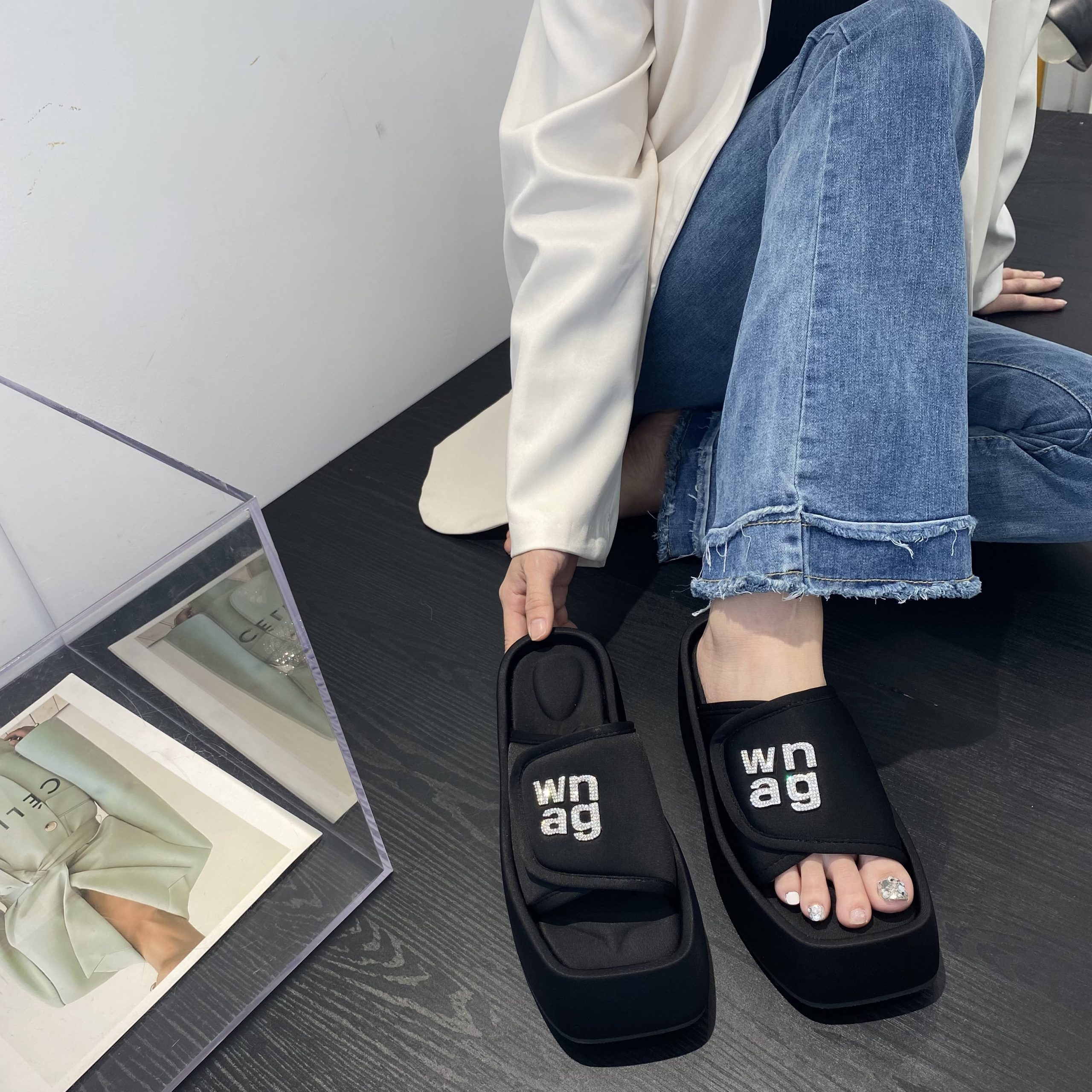 2023 Summer Street Style Fashion Platform Thick Sole Women’s Slippers High Heel Slip-on Sandals with Letter Design