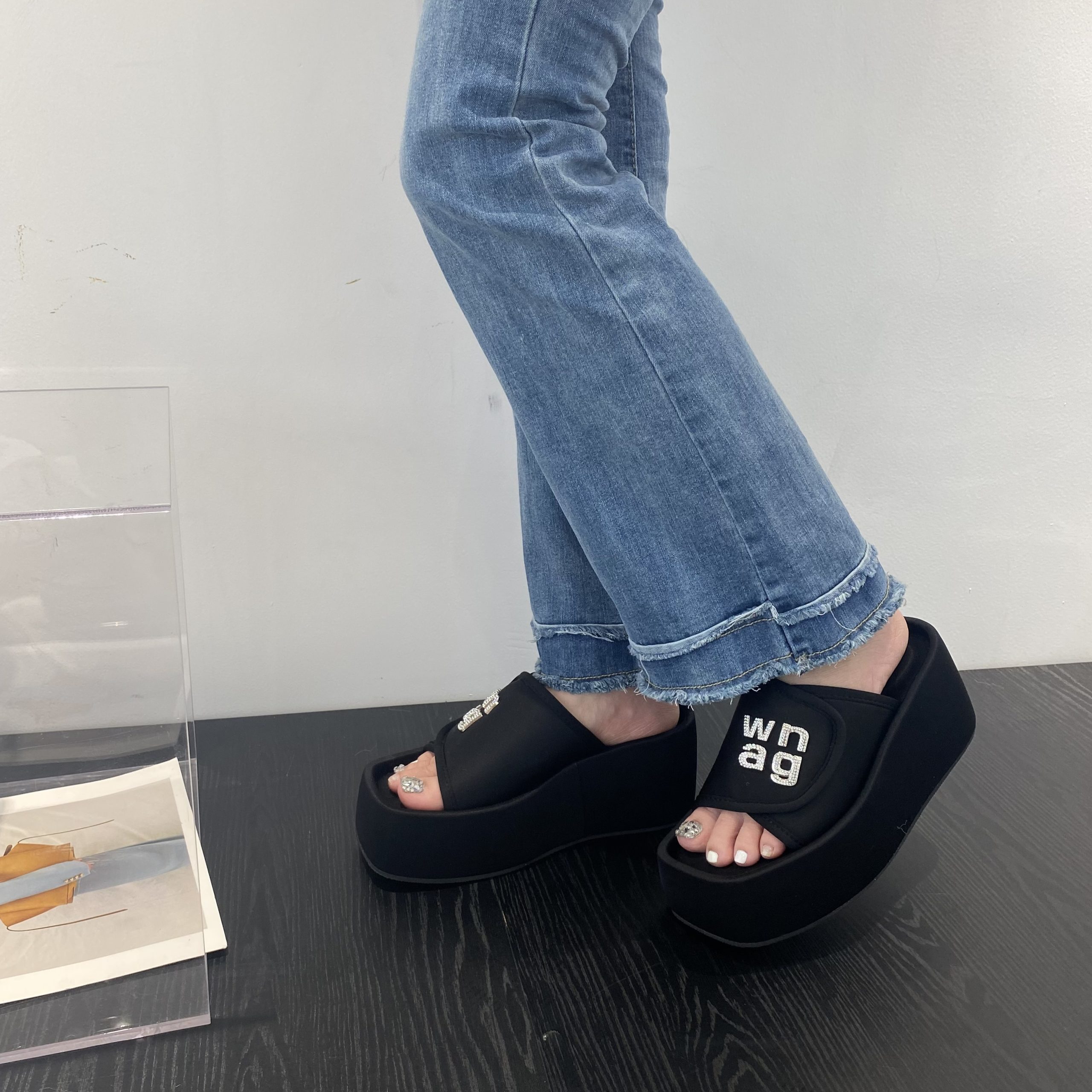 2023 Summer Street Style Fashion Platform Thick Sole Women's Slippers High Heel Slip-on Sandals with Letter Design - Image 4