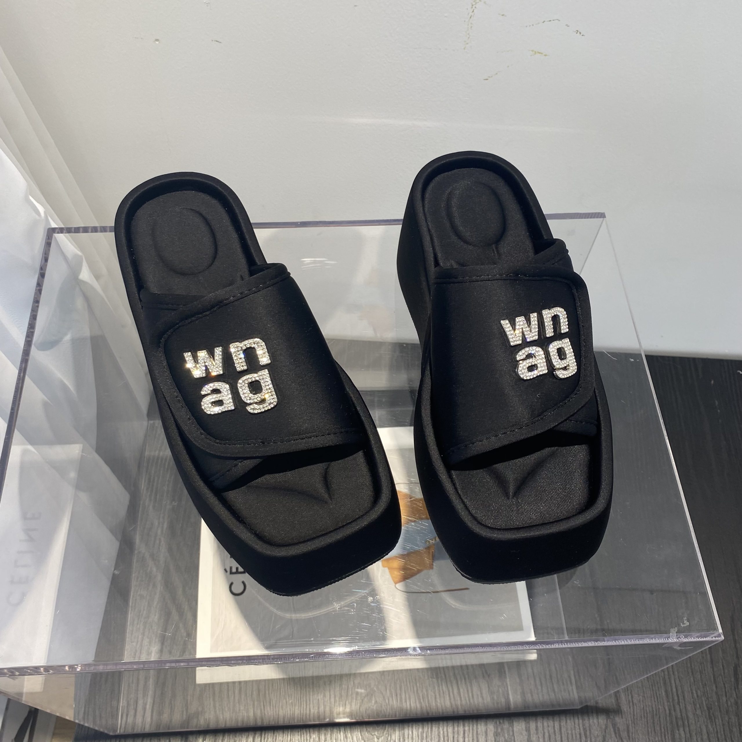 2023 Summer Street Style Fashion Platform Thick Sole Women's Slippers High Heel Slip-on Sandals with Letter Design - Image 5