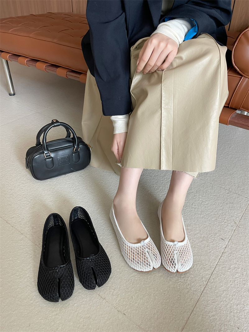 2025 New Style Pig Hoof Shoes Fishnet Flat Shoes Women’s Low Top Slip-On