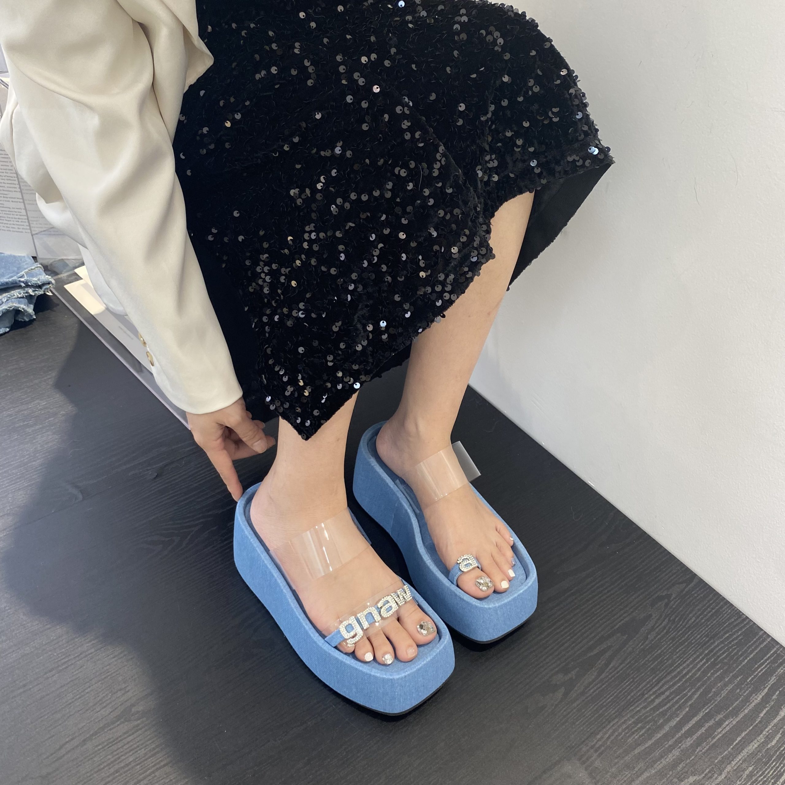 Thick Sole Queen Water AW Letter Strap Slippers 2023 Summer Street Style Hot Sale Platform Sole Women's Slippers Height Increasing - Image 2