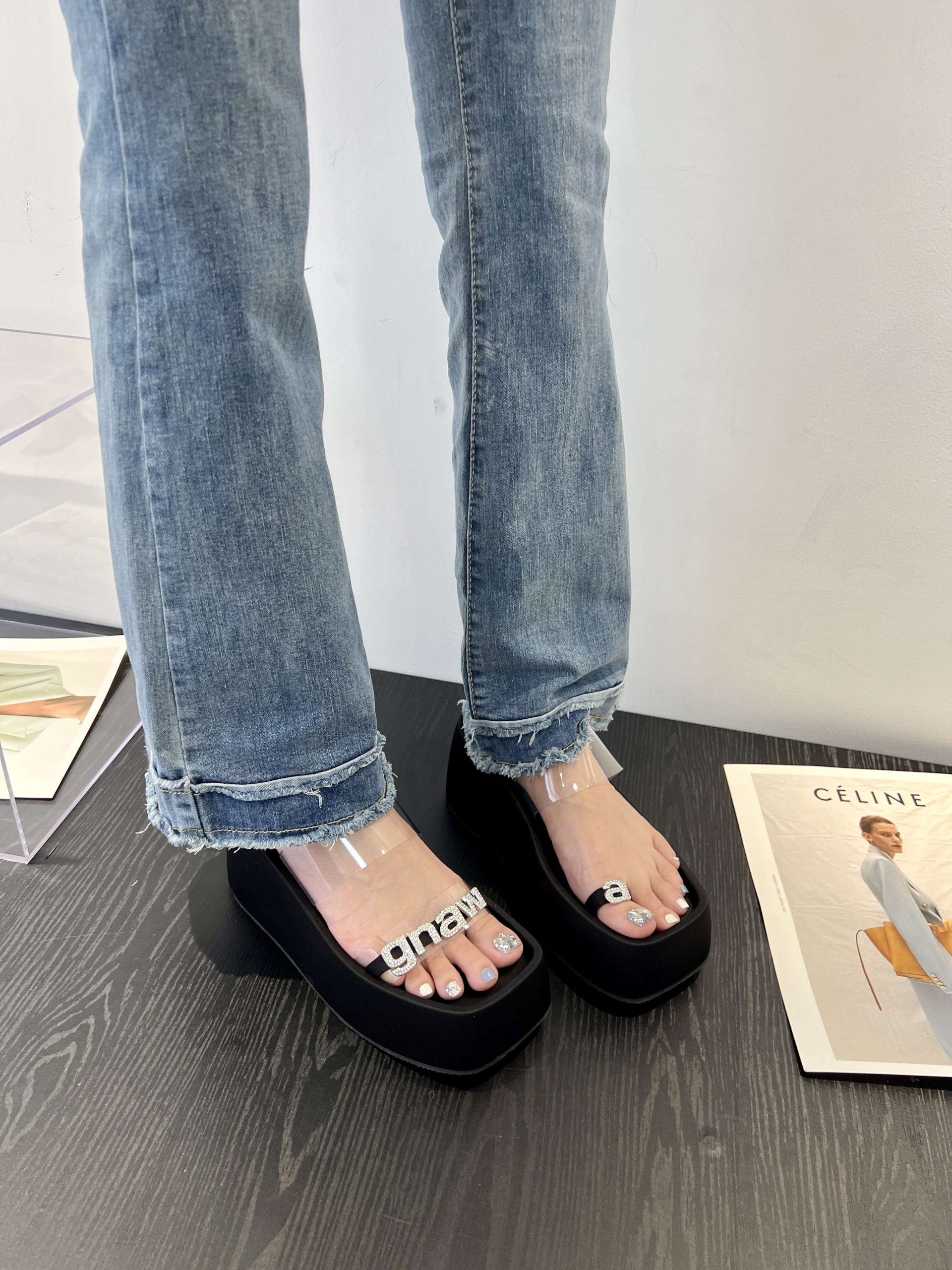 Thick Sole Queen Water AW Letter Strap Slippers 2023 Summer Street Style Hot Sale Platform Sole Women's Slippers Height Increasing - Image 3
