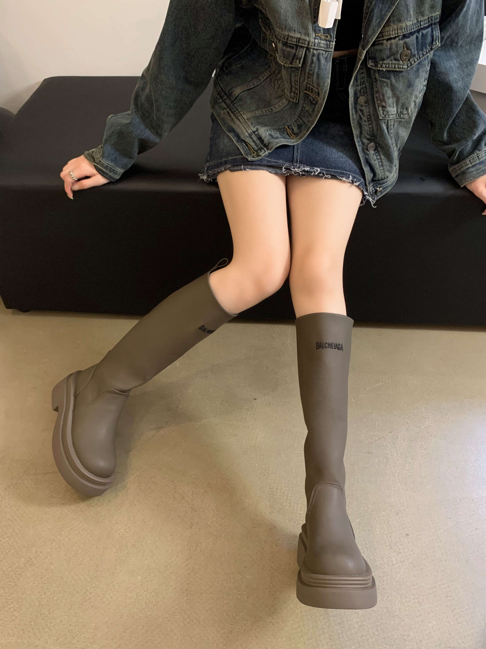 ZHUIPIN Women's Chunky Sole Letter Boots 2023 New High Top Stretch Boots Over Knee Motorcycle Boots - Image 3